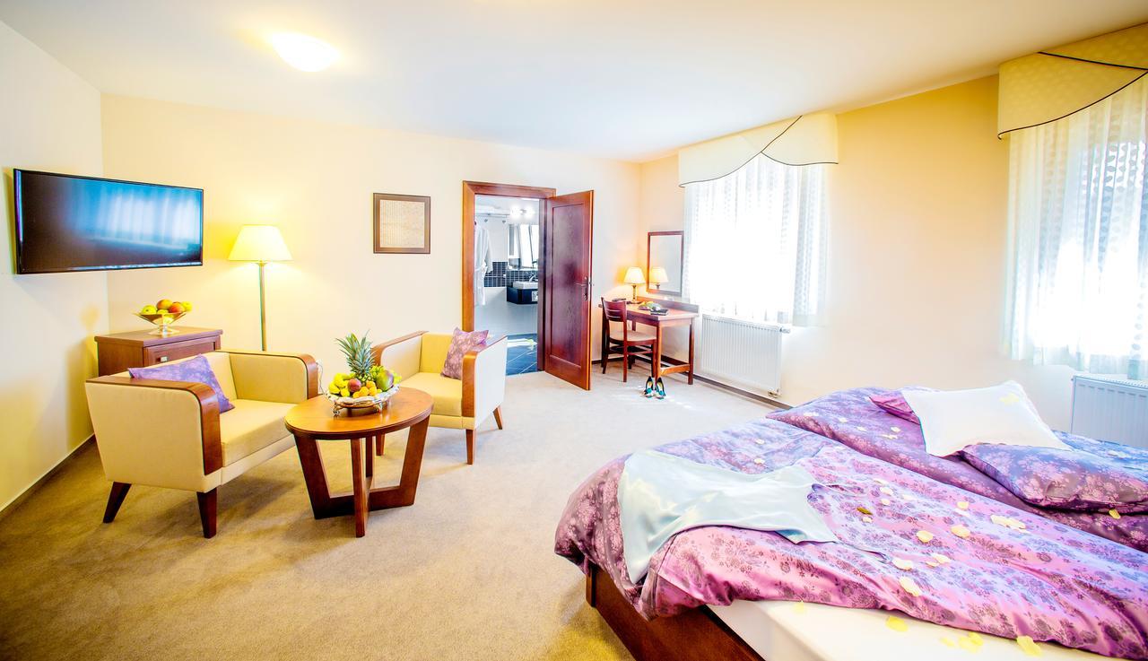 Manor House Otel Broumov Dış mekan fotoğraf